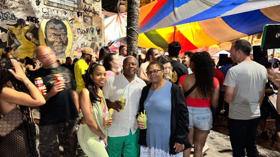 Pedra do Sal: Live Samba Night with Local Guide & Drink - What the guides add to the night