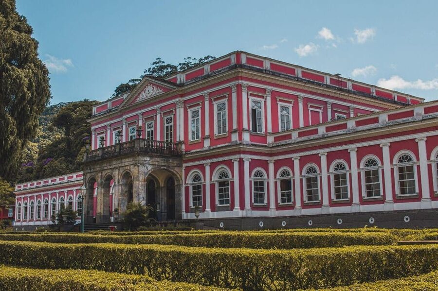 Petrópolis Tour departing from Rio de Janeiro - The three-language guide format