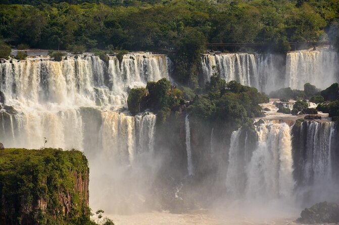 Private transport with guide to the Falls on the Argentinean side. - What the private format changes