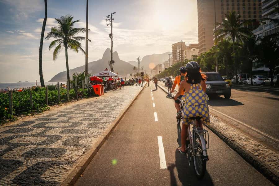 Rio Bike Tour – Discover the Beaches and Lagoon - What the Guide Adds to the Ride