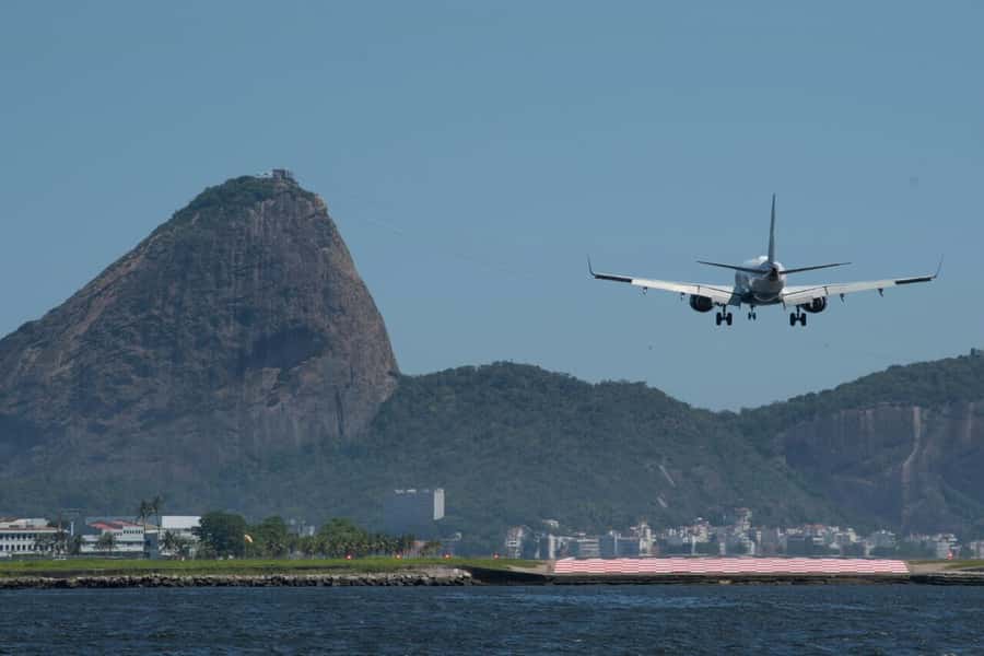 Rio: Boat Tour of Guanabara Bay - Urca Casino and Flamengo Beach on the return