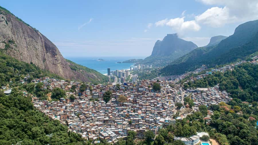 Rio de Janeiro: 4-Hour Guided Tour of Rocinha Favela - Entering Rocinha with context, not a quick photo stop