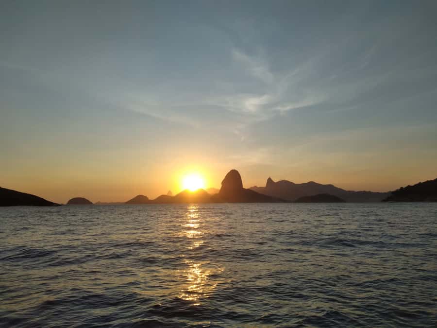 Rio de Janeiro: Boat Tour - Sunset with Beer - Arpoador and the open coast