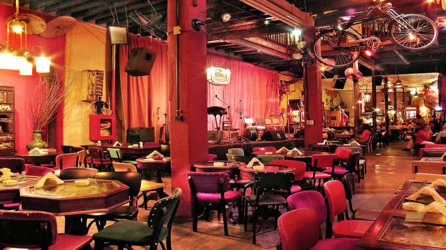 Rio de Janeiro: Brazilian Music at Rio Scenarium with Dinner - Reaching Lapa after dark