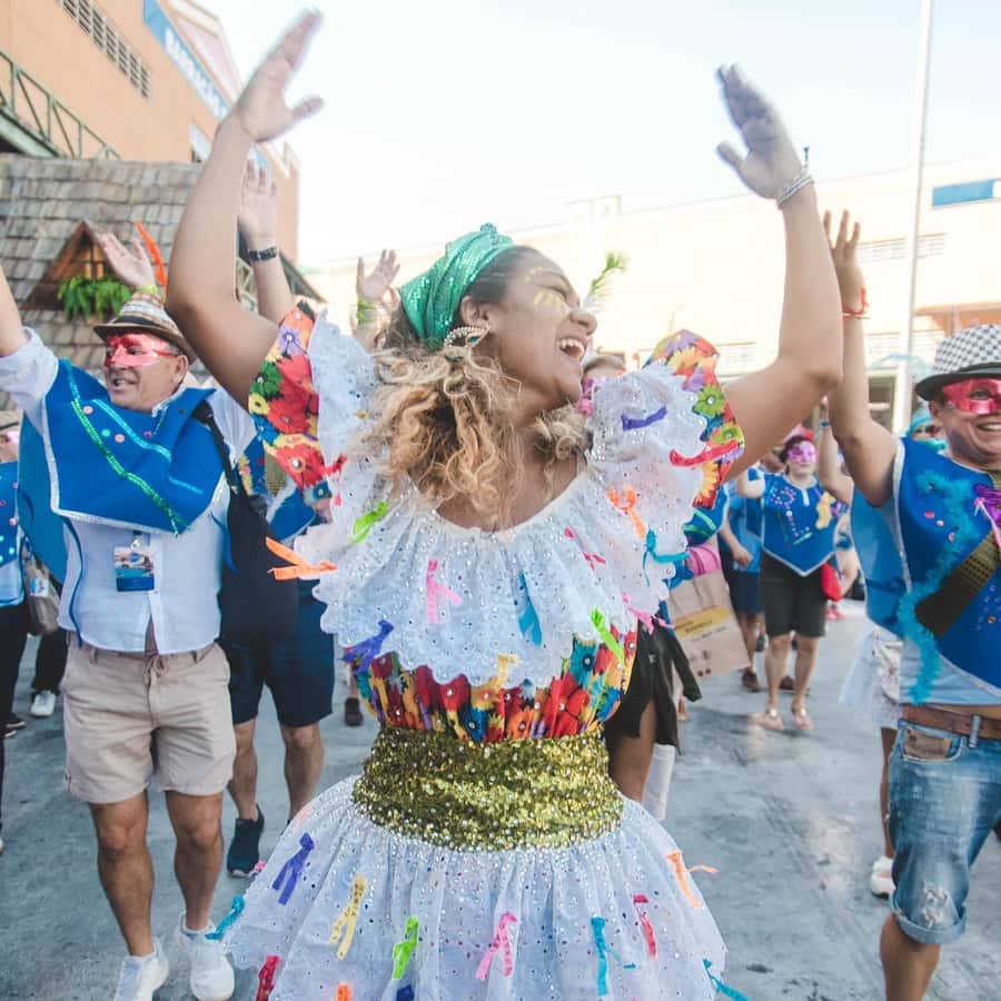 Rio de Janeiro: Carnaval Backstage Tour and Samba Class - Why this tour gives you more than a parade ticket