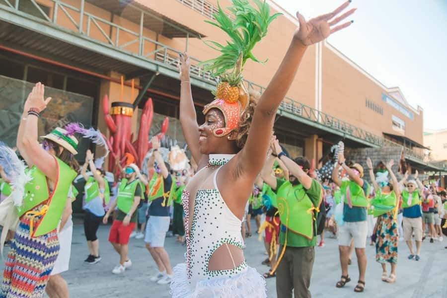 Rio de Janeiro: Carnaval Backstage Tour and Samba Class - Starting with hotel pickup in Rio
