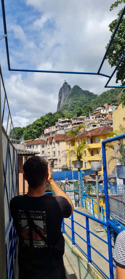 Rio de Janeiro: Favela Santa Marta Tour with Resident Guide - The cable car and the climb through Santa Marta