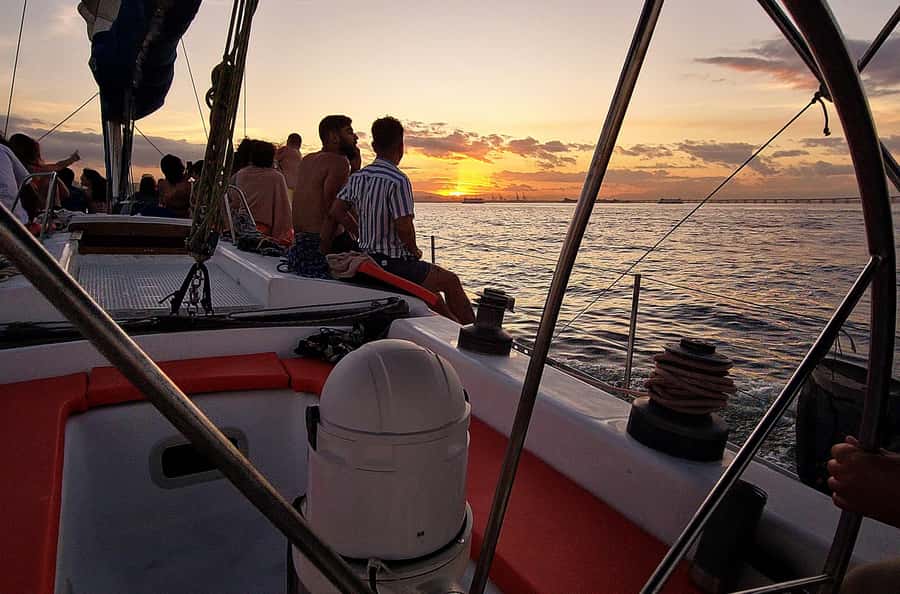 Rio de Janeiro: Guanabara Bay Sunset Sailing Tour & Drinks - Beer, Caipirinhas, Snacks, and the Social Mood