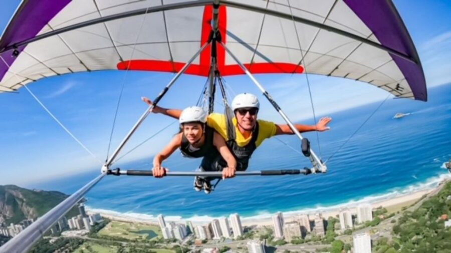 Rio de Janeiro: Hang Gliding Adventure - Landing on São Conrado beach