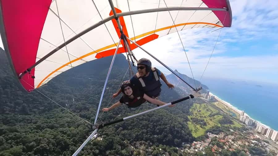 Rio de Janeiro: Hang Gliding or Paragliding Experience - The flight above Rio