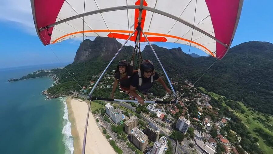 Rio de Janeiro: Hang Gliding or Paragliding Experience - What the private-group format changes