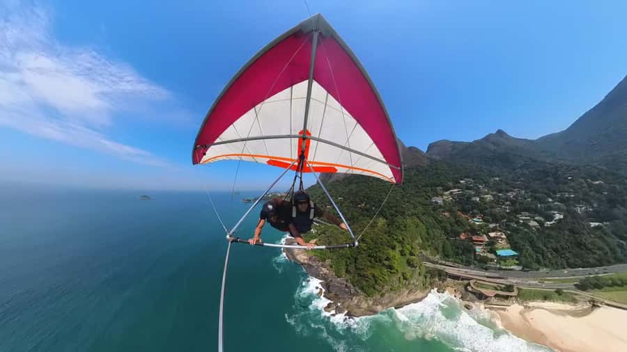 Rio de Janeiro: Hang Gliding or Paragliding Experience - Training, equipment, and the launch