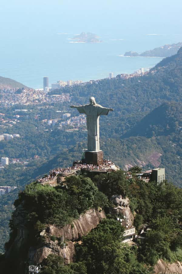Rio de Janeiro: Helicopter Tour with an unforgettable view - Copacabana and the famous beach curve