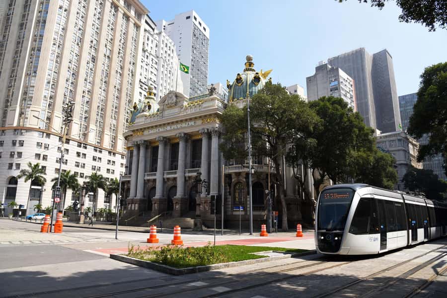 Rio de Janeiro: Lapa and Santa Teresa with Tram Ride - Descending the Selarón Steps into Lapa