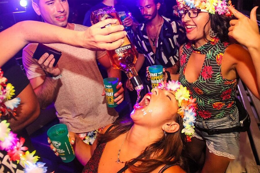 Rio de Janeiro: Late Night Boat Party with DJ and Dancing - The four-hour route begins and ends at the same marina