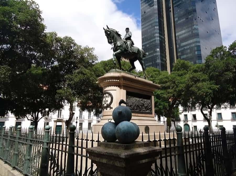Rio de Janeiro : Must-See Sites Walking Tour With A Guide - What $50 per person gets you