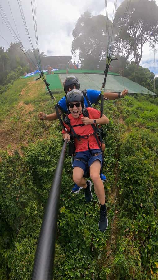 Rio de Janeiro : Paragliding Tandem Flights over Rio - The Ride to Pedra Bonita
