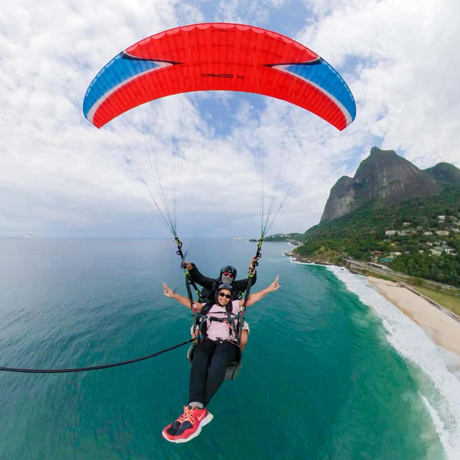 Rio de Janeiro : Paragliding Tandem Flights over Rio - Ten Minutes Above Rio