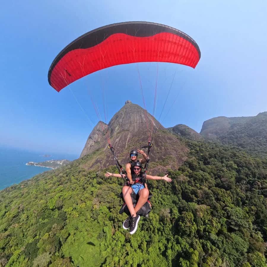 Rio de Janeiro : Paragliding Tandem Flights over Rio - Landing Near São Conrado Beach