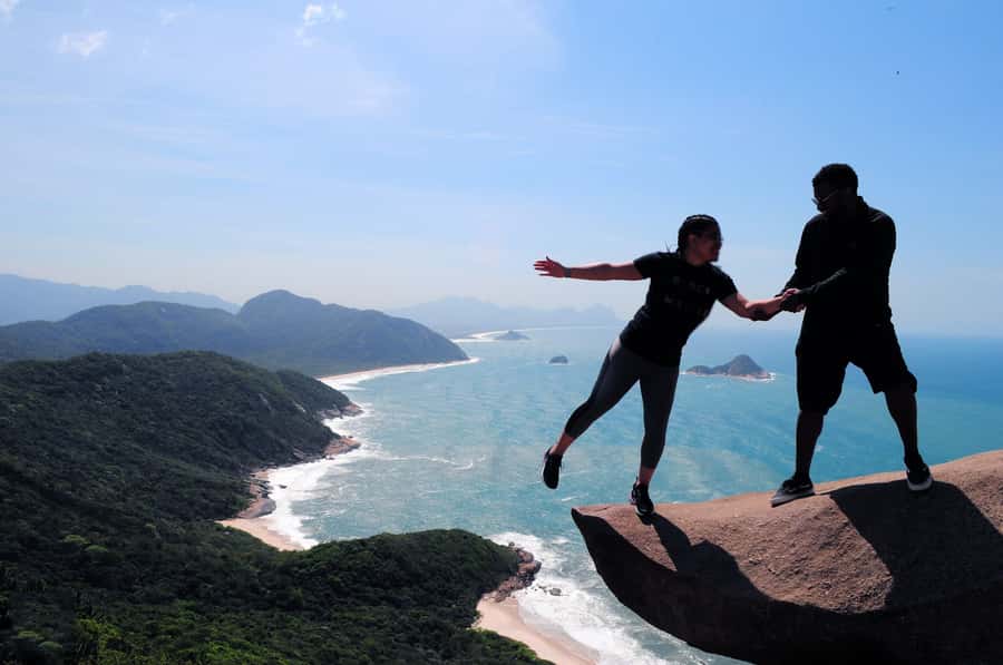 Rio de Janeiro: Pedra do Telegrafo Hike & Grumari Beach Tour - Reaching Telegraph Rock and taking the famous photo