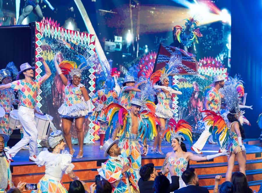 Rio de Janeiro: Roxy Dinner Show with Hotel Pickup - Arriving at Roxy in the heart of Copacabana