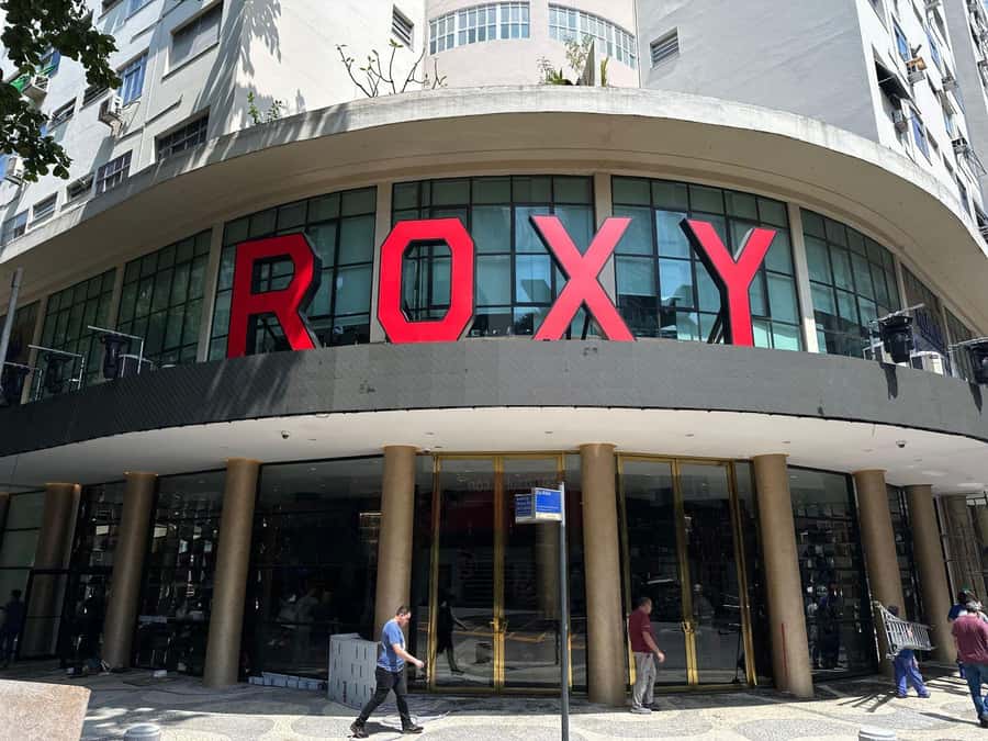 Rio de Janeiro: Roxy Dinner Show with Hotel Pickup - Aquele Abraço and Brazil’s five regional traditions