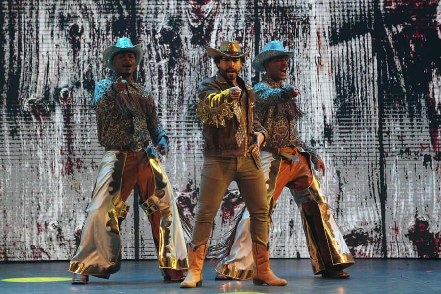 Rio de Janeiro: Roxy Dinner Show with Hotel Pickup - Practical details that can improve the evening