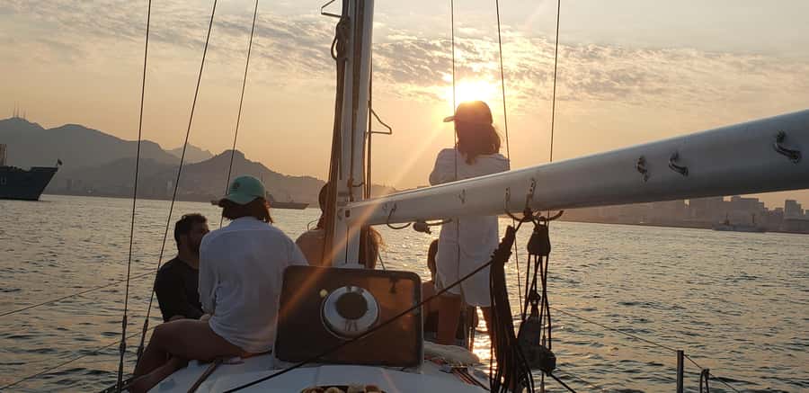 Rio de Janeiro: Sailing Sunset Tour with Snacks and Drinks - Sunset on the return to Urca