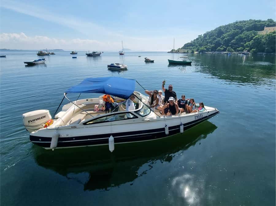 Rio de Janeiro: SpeedBoat Tour - Beach Tour with Beer - Red Beach and the Copacabana shoreline