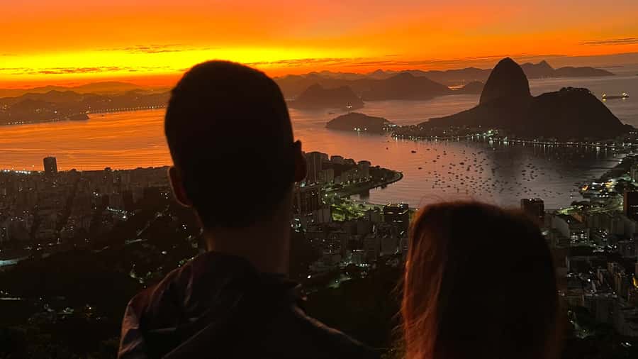 Rio de Janeiro: Sunrise Lookout and Christ the Redeemer Tour - The photo help is a major part of the experience
