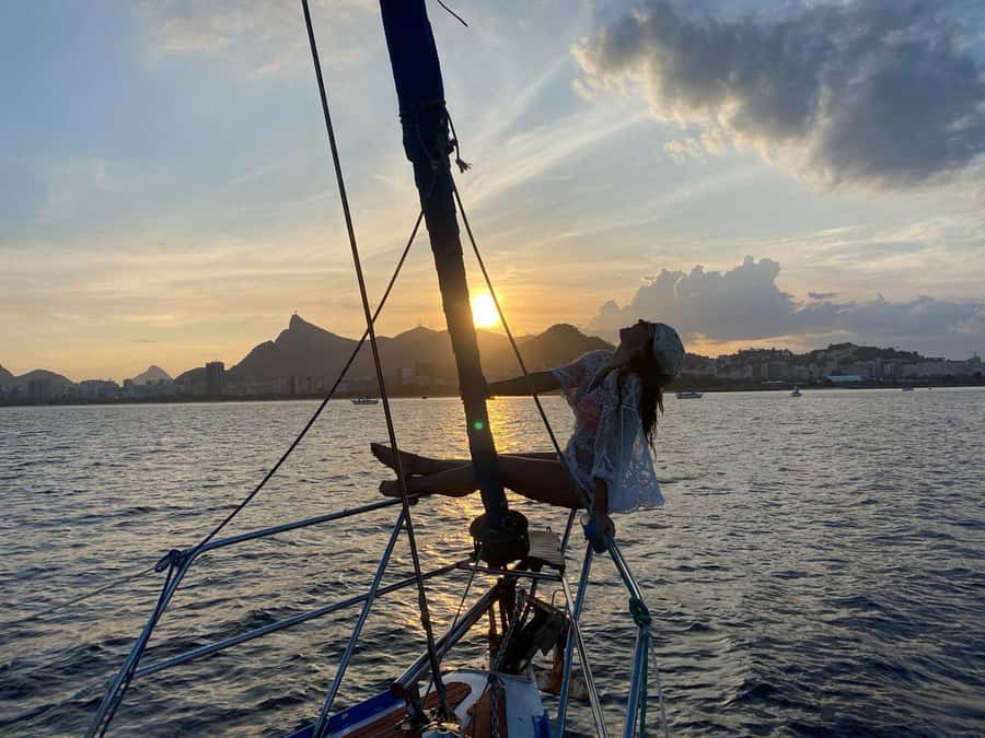 Rio de Janeiro: Sunset Sailboat Tour with Open Bar - Why Guanabara Bay is the right setting for a sunset cruise