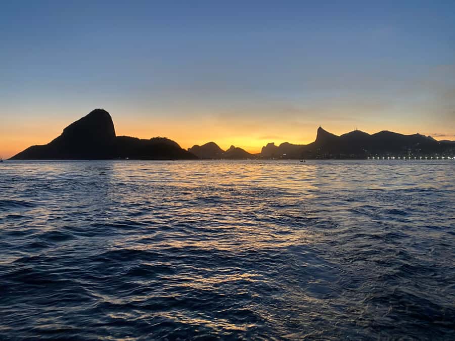 Rio de Janeiro: Sunset Sailboat Tour with Open Bar - Three hours of views, stories, and open-bar drinks