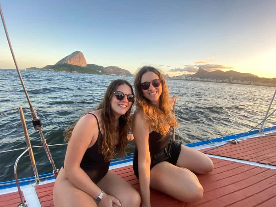 Rio de Janeiro: Sunset Sailboat Tour with Open Bar - Returning to Mureta da Urca at evening time