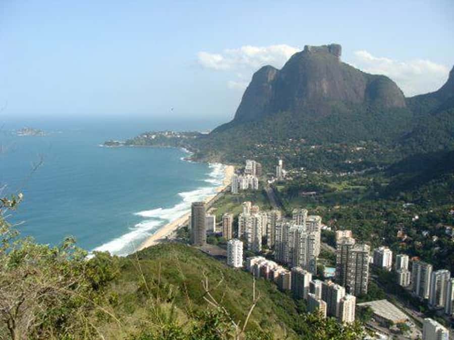 Rio de Janeiro: Vidigal Favela Tour and Two Brothers Hike - Guides, languages, and group size