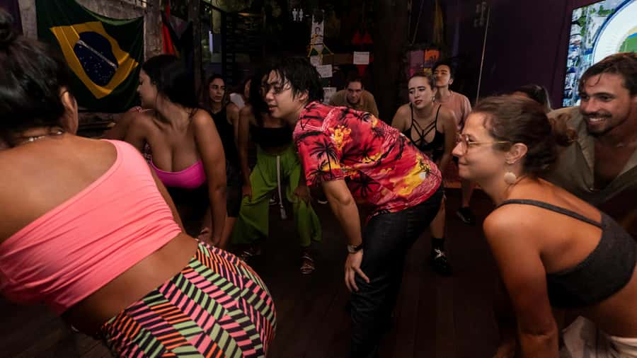 Rio Experience: Caipirinha Workshop (2 Caipis) + Funk Class - The social side is the real attraction