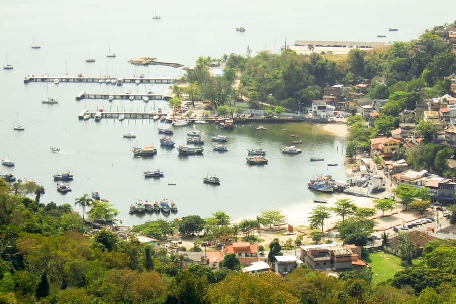 Rio: Guanabara Bay 2-Hour Boat Tour - Crossing toward Niterói’s beaches