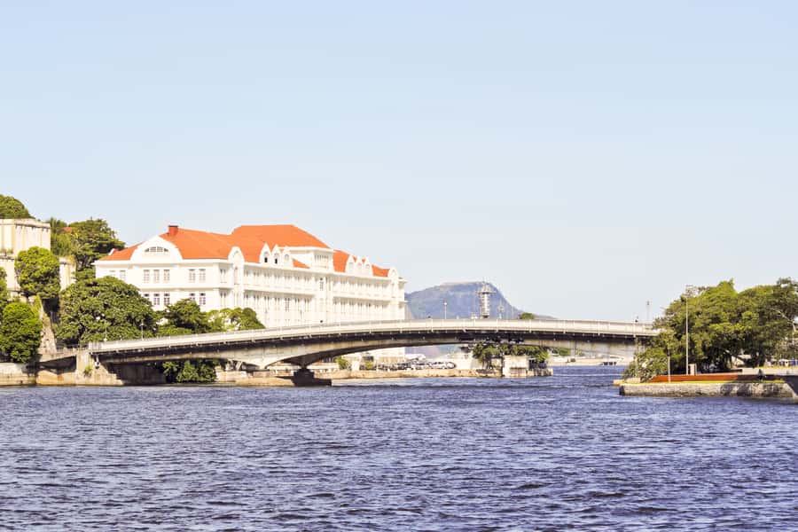 Rio: Guanabara Bay 2-Hour Boat Tour - Islands, port views, and the return to Marina da Glória