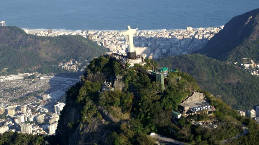 Rio: Maracanã Stadium & Christ the Redeemer by Rack Railway - How to make the most of the summit