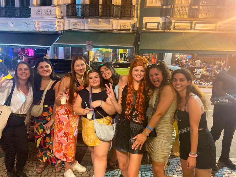 Rio: Pub Crawl in Lapa with Cachaça Tasting and Live Samba - Who will enjoy this night most