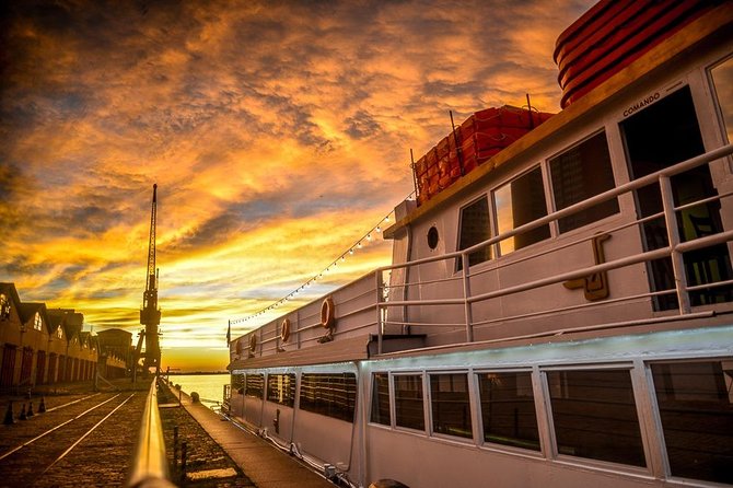 Sailing in Guaíba with White Swan Boat - Porto Alegre - Booking, weather, and cancellation details
