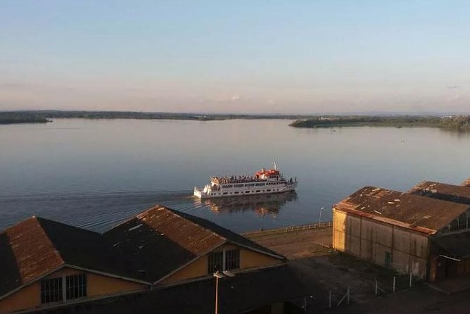 Sailing in Guaíba with White Swan Boat - Porto Alegre - The one-hour route and its main sights
