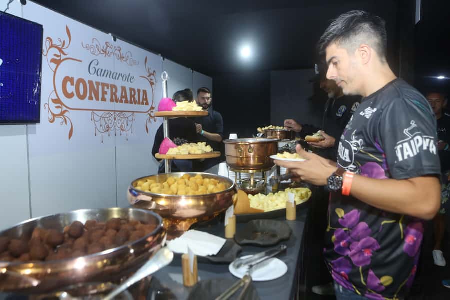 São Paulo Carnival Seating with Food, Drinks, & Transfer - Food, drinks, and the value of staying in the box