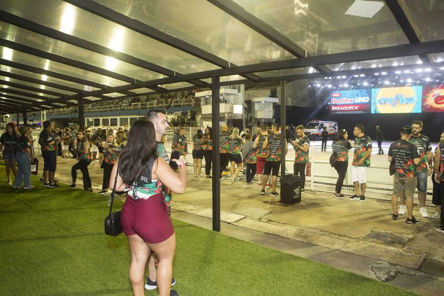 São Paulo Carnival Seating with Food, Drinks, & Transfer - Choosing between the 3:30 AM and 7:00 AM return