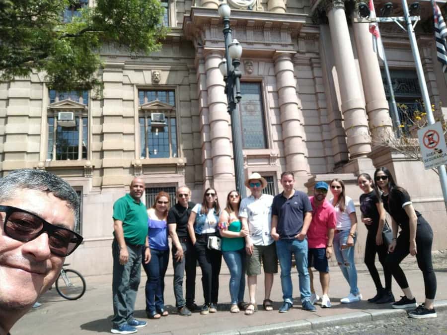 São Paulo: Downtown Walking Tour with Farol Santander Entry - Law, commerce, and the communities that built São Paulo
