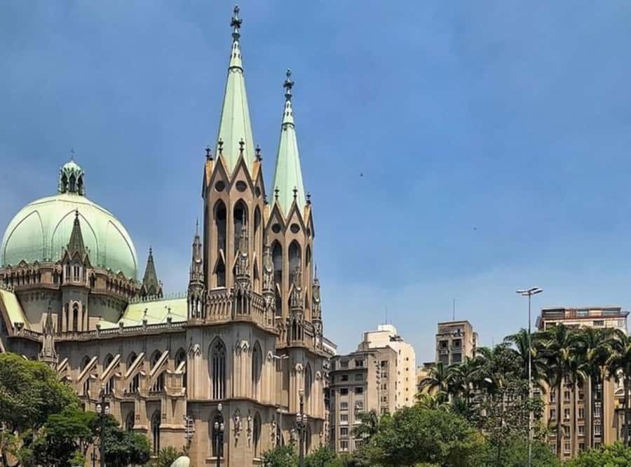 São Paulo : Highlights Walking Tour With A Guide - The Final Building Beauty Odontologia Stop
