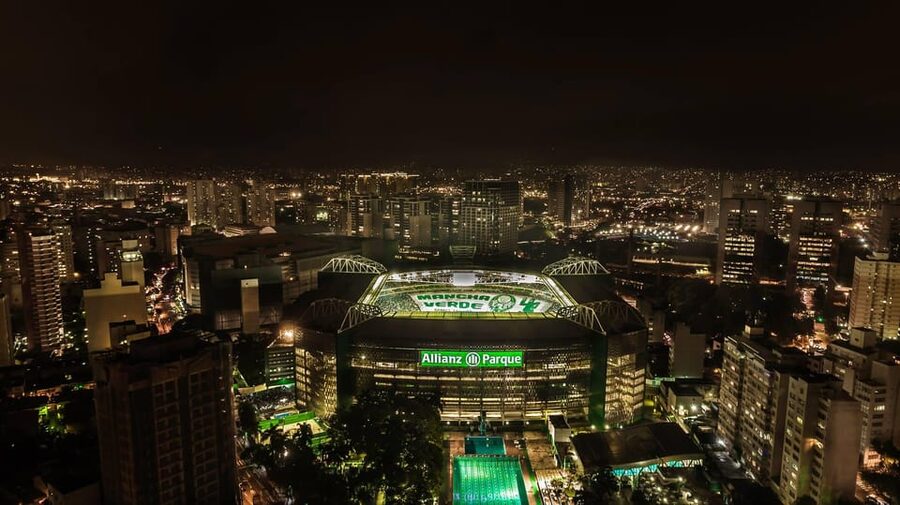 São Paulo: Nightlife Extravaganza Tour with Rooftop Bars - Dancing at a São Paulo Nightclub