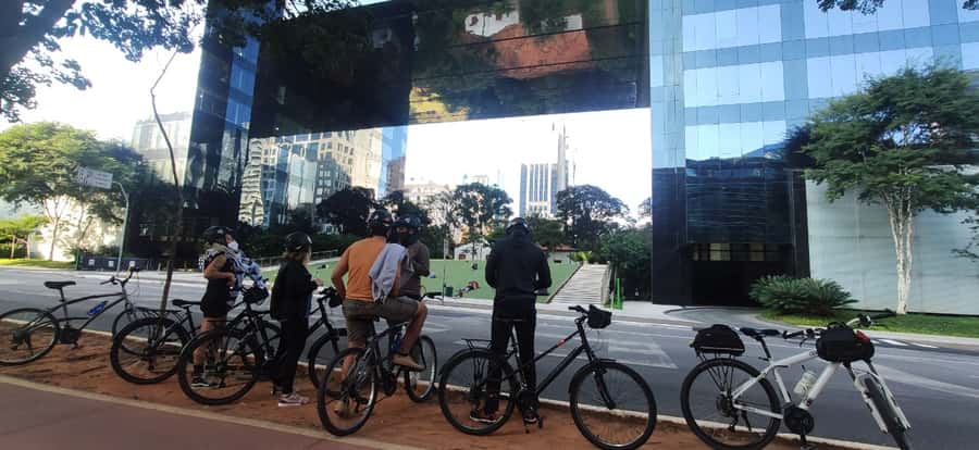 São Paulo: Street Art Bike Tour - Casa das Rosas and a pocket of calm