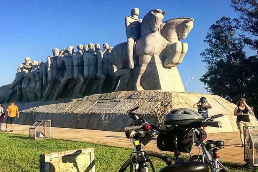 Sao Paulo: The Coolest Urban Scenes Bike Tour - Pinheiros adds bars, murals, and everyday city life