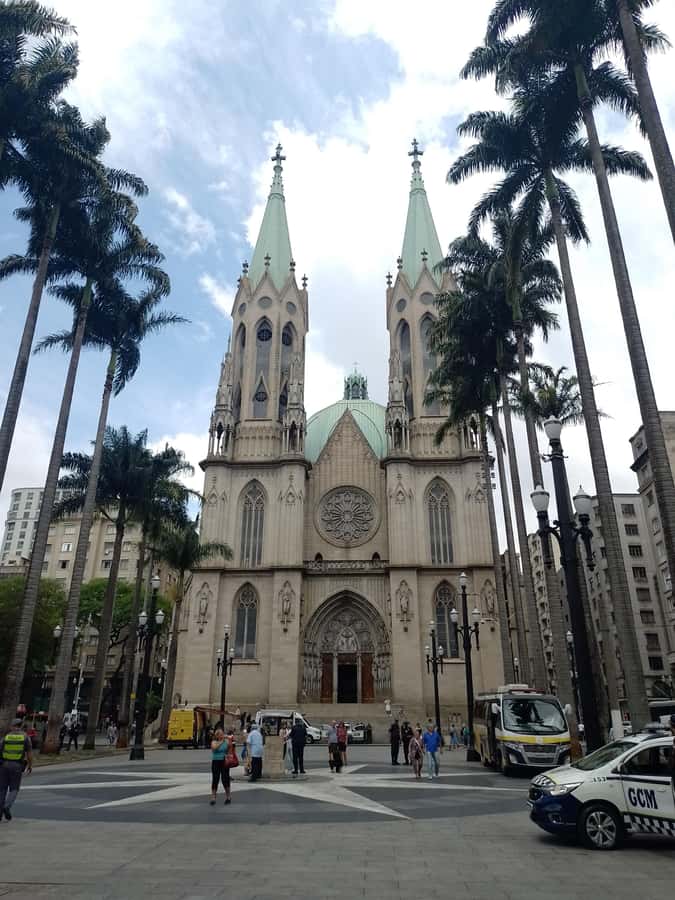 Special tour 8 hour (walking tour + nightlife ) - Why the small group changes the experience