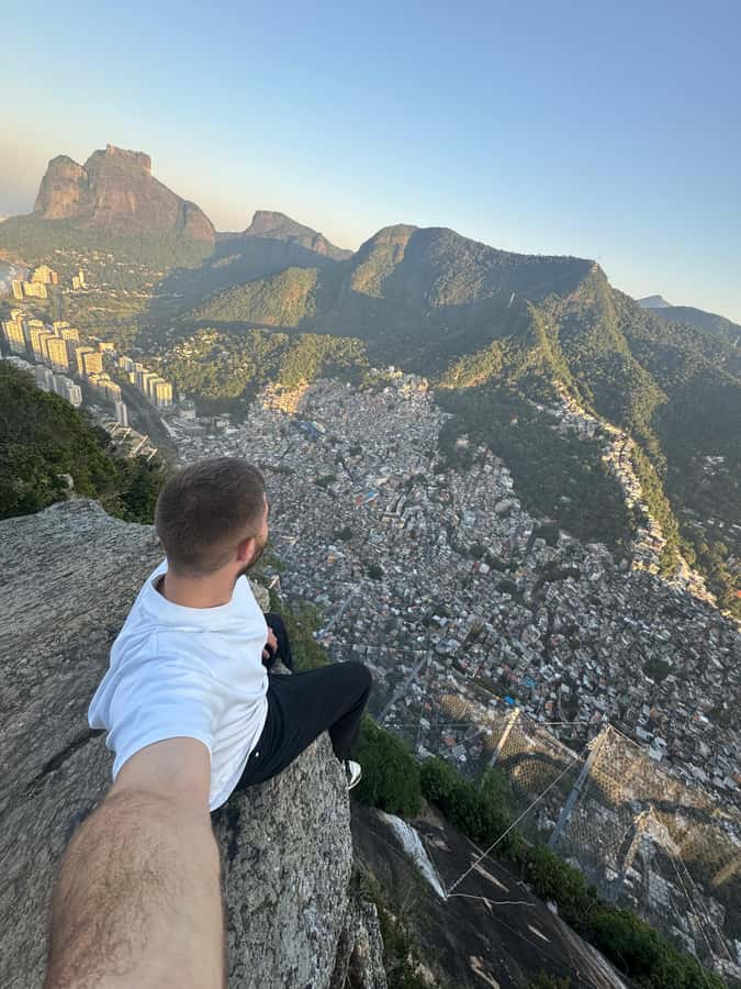 Sunrise at Morro Dois Irmãos + Vidigal Favela Experience - Who should book this tour?